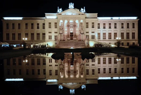 Museo Mora Ferenc por la noche en Szeged — Foto de Stock