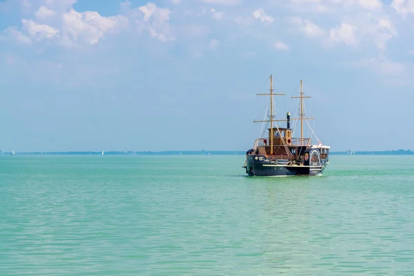 Velho navio a vapor em balaton — Fotografia de Stock