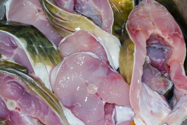 Balık dilimleri kase