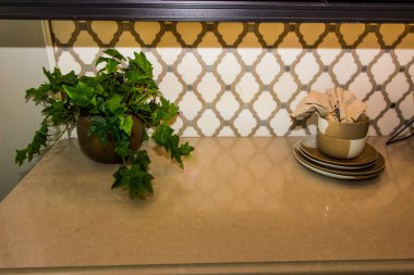 Mutfak Kuvars Tümleşik Tezgahında Dekoratör Öğeleri