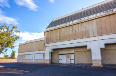 Büyük Kutu Ticari Mağazasına Kapalı Giriş