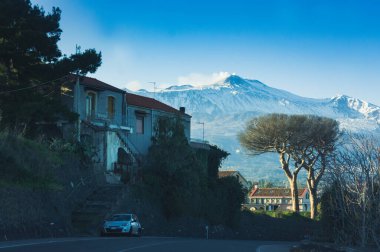 Taormina 'dan Messina' ya giden yol Etna Dağı manzaralı, Sicilya, İtalya