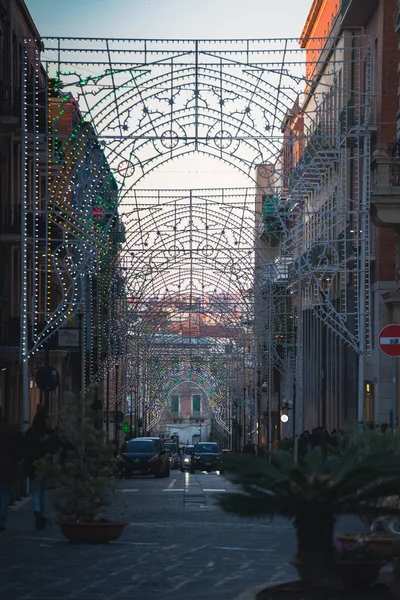 Catania Italien Januari 2019 Ljusbågar Med Kransar Julpynt Catania — Stockfoto