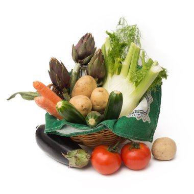 beyaz üzerine taze sebze