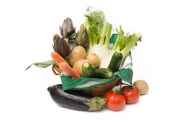 beyaz üzerine taze sebze