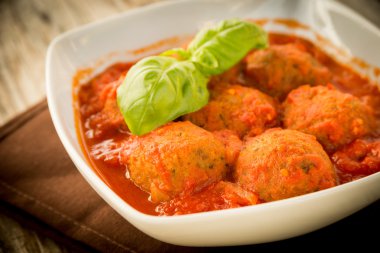 Domates soslu köfte.