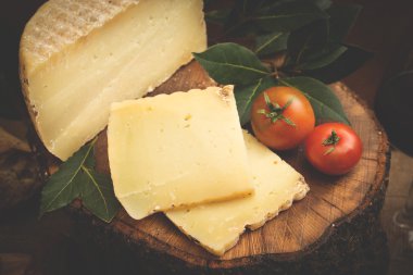 Sardunyalı Pecorino dilimleri