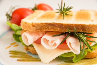 jambonlu peynirli sandviç