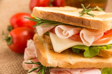 jambonlu peynirli sandviç