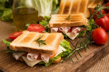 jambonlu peynirli sandviç