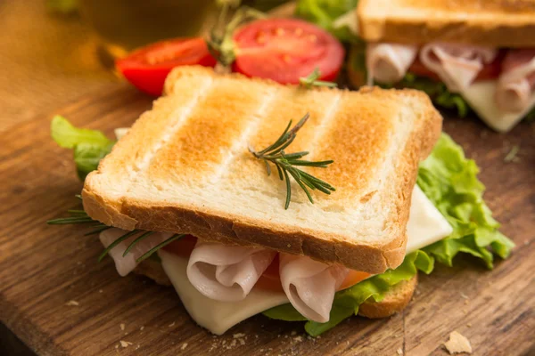 Sandwich mit Schinken und Käse — Stockfoto