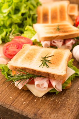 jambonlu peynirli sandviç