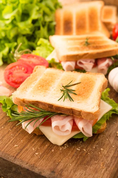 jambonlu peynirli sandviç