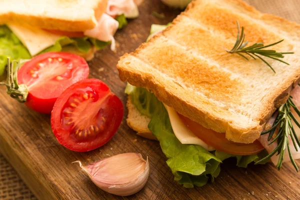 jambonlu peynirli sandviç