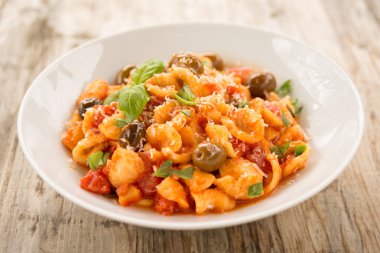 Orecchiette domates sos ile