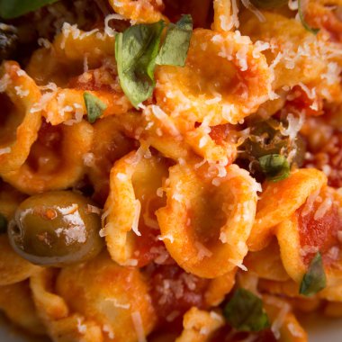 Orecchiette domates sos ile