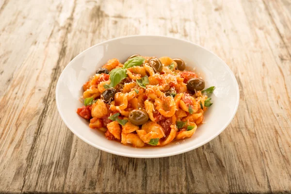 Orecchiette domates sos ile