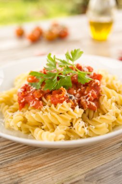 Düdük domates sos ile