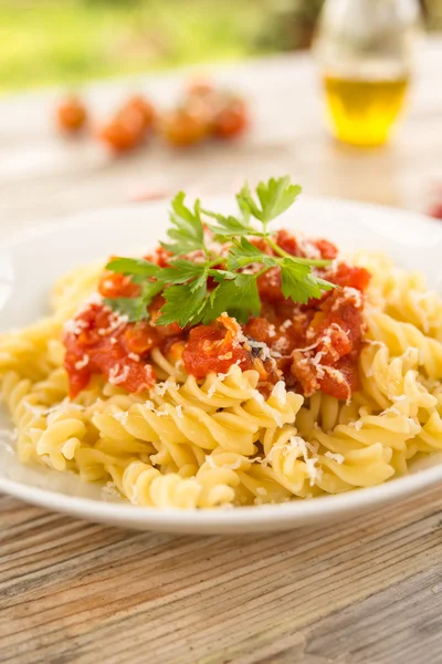 Fusilli met tomatensaus — Stockfoto