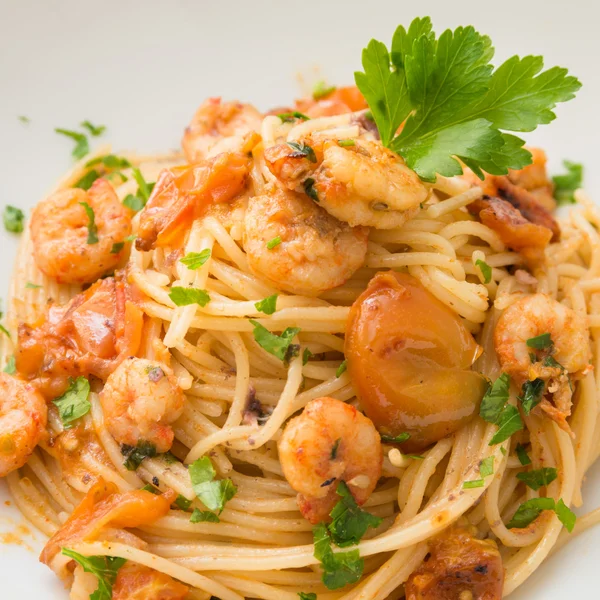 Spagetti karides ile — Stok fotoğraf