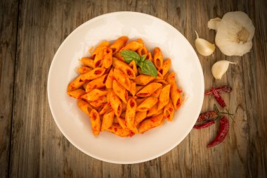 Baharatlı domates makarna