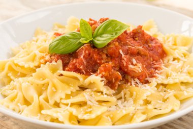 Yahni soslu makarna Italyan Mutfagi