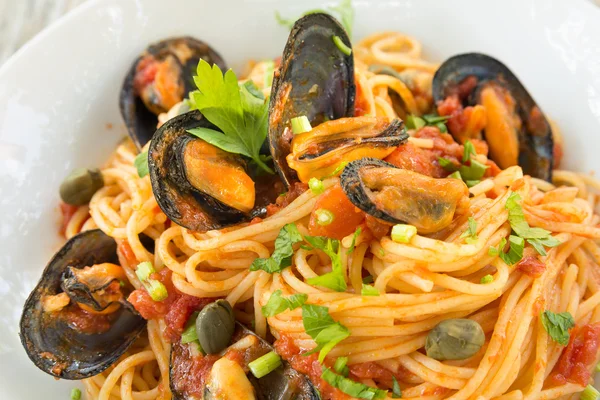 Mussel and tomato spaghetti, Mediterranean Cuisine — Stock Photo, Image