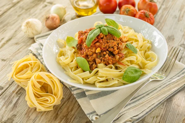 Tagliatelle alla bolognese, Italiaanse keuken — Stockfoto