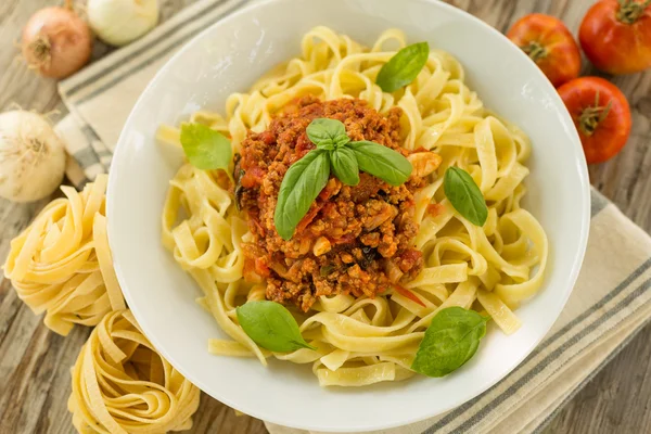 Tagliatelle alla bolognese, Italiaanse keuken — Stockfoto