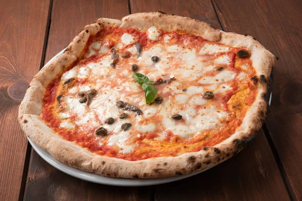 Deliziosa Pizza Napoli Autentica Sul Tavolo Legno — Foto Stock