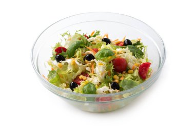 Yapraklı sebzeli Akdeniz salatası