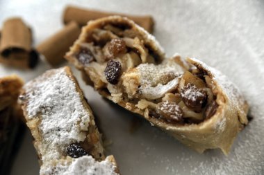 Çörek, lezzetli elmalı tatlı, tipik Kuzey İtalya tatlısı.
