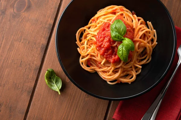 Mediterraans Eten Italiaanse Pasta Met Tomatensaus — Stockfoto