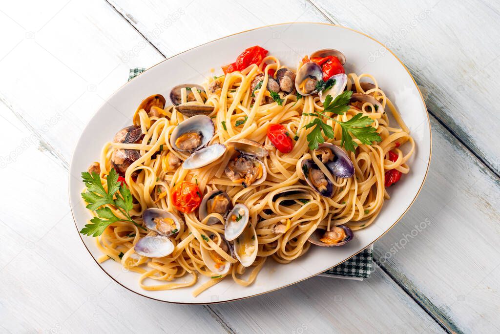 Dish of delicious linguine with clams and cherry tomatoes, Italian Cuisine 