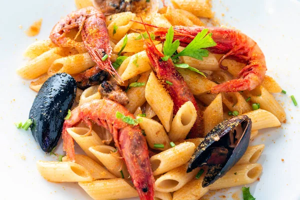 Блюдо Вкусной Penne Allo Scoglio Типичный Рецепт Пасты Мидией Креветки — стоковое фото