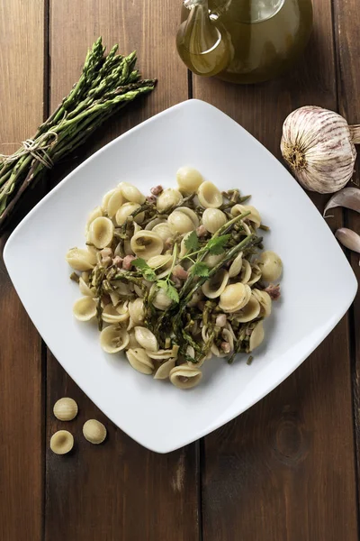 Assiette Délicieuse Orecchiette Aux Asperges Sauvages Bacon Cuisine Italienne — Photo