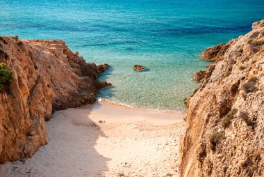 İtalya, Sardunya 'nın güzel kıyıları. 