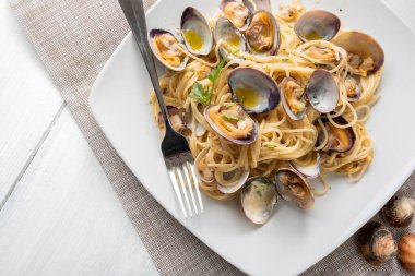 Lezzetli midye spagettisi, İtalyan mutfağı. 