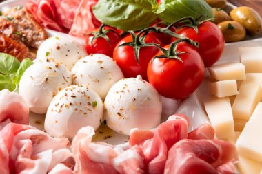 Yiyecekler. Lezzetli mozzarellayı kapat.