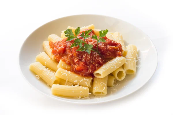 トマトソースとパルミジャーノのリガトーニ — ストック写真
