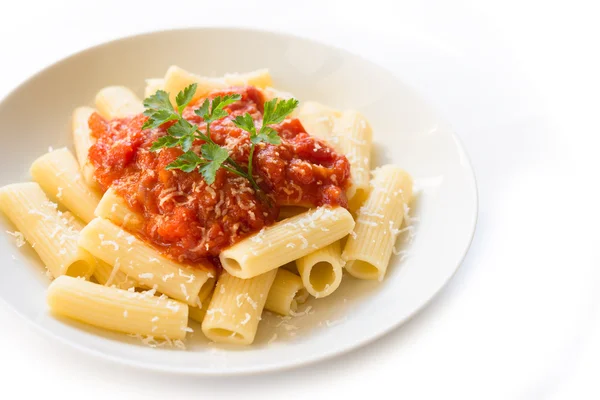 Rigatoni paradicsomos vajmártással, parmezán — Stock Fotó