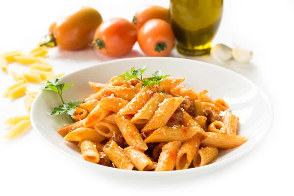 Mezze penne con carne de cerdo y salsa de tomate — Foto de Stock