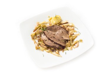 Sebzeli biftek ve garnitür.