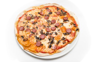Wurstel ve mantarlı pizza