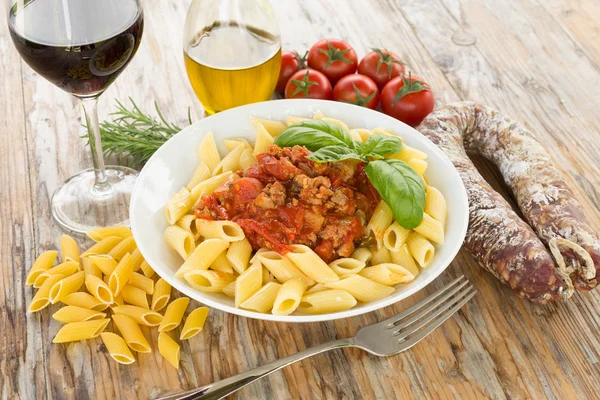 Penne com ragu — Fotografia de Stock