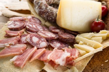 Sosis, sosis ve peynir portre