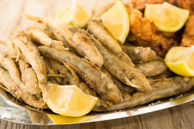 Kızarmış Balık tepsi