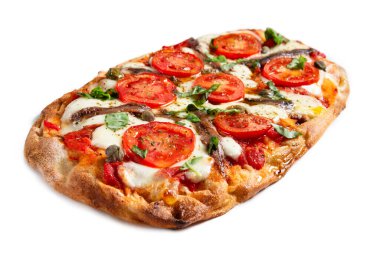 Pinsa romana mozzarella, taze domates, kapari ve ançüez, İtalyan yemeği. 