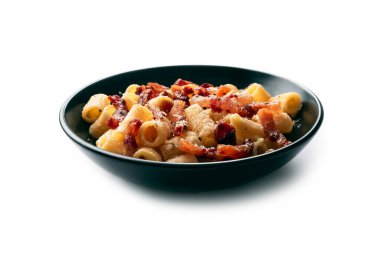 Pastırma ve soslu makarna.