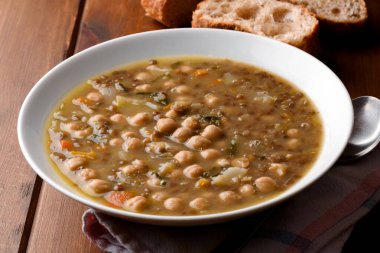 Mercimek ve nohut çorbası, vejetaryen yemeği.